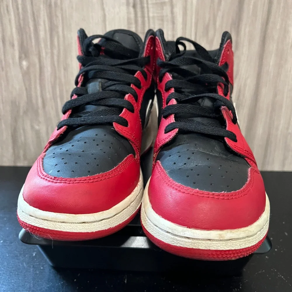 Jordan 1 Mid Gym Red Black White GS Shoe Size 5Y DQ8423-061 Black/Gym Red/White
